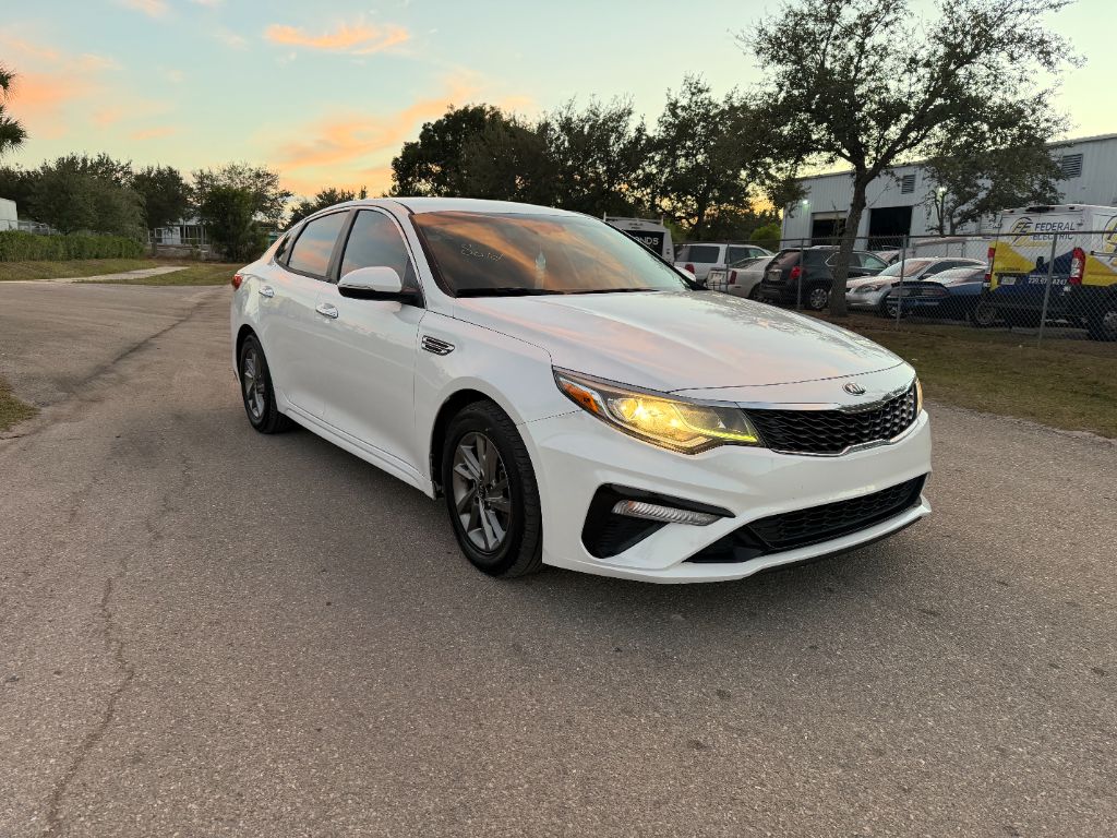 2019 Kia Optima LX's photo
